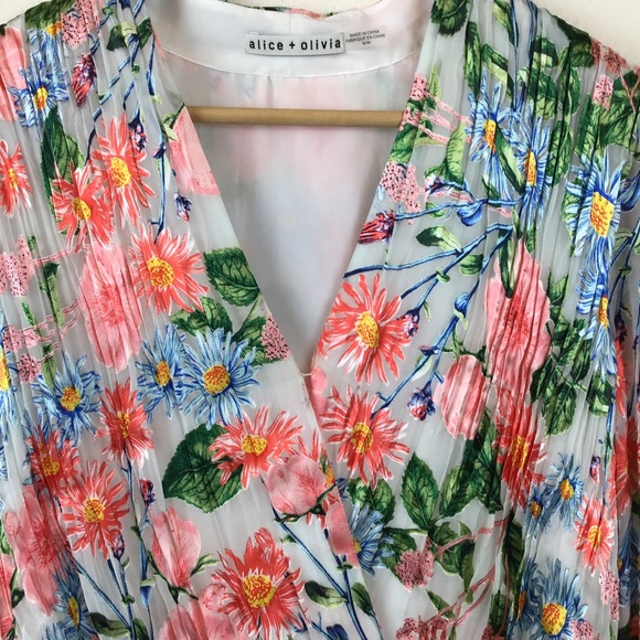 Alice + Olivia Trista Top Floral V Neck Velvet M - Picture 6 of 8